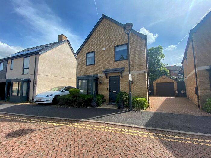 4 Bedroom Detached House To Rent In Moxon Place, Uxbridge, UB10