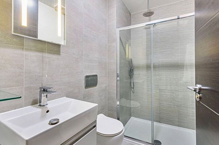 2 Bedroom Flat For Sale In Dalberg Road, Brixton, London, SW2