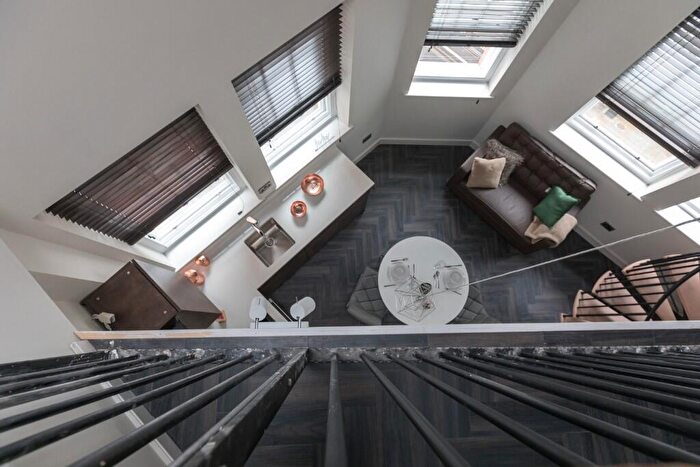 1 Bedroom Apartment To Rent In King Street, Manchester, Greater Manchester, M2