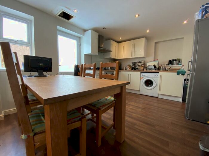 3 Bedroom Flat To Rent In Talygarn Street, Heath, CF14
