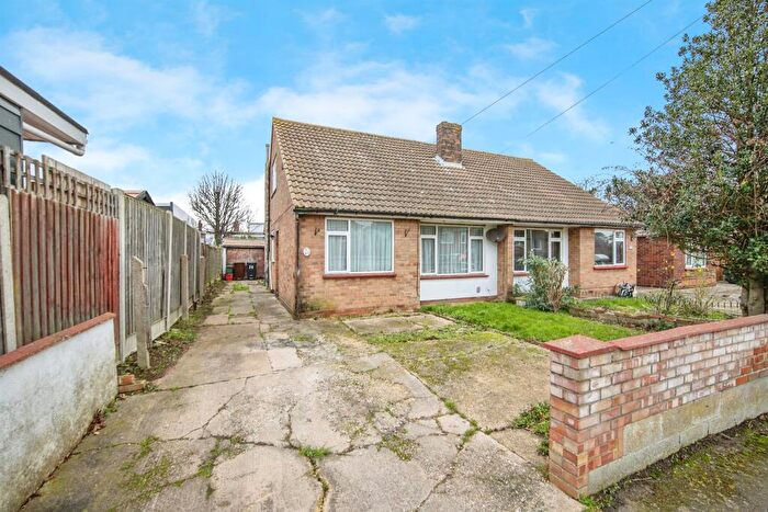 3 Bedroom Bungalow For Sale In Windmill Park, Clacton-On-Sea, CO15