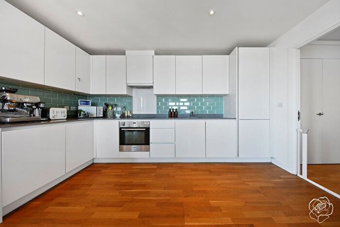 2 Bedroom Flat For Sale In Meander House, Logan Close, Stratford, E20