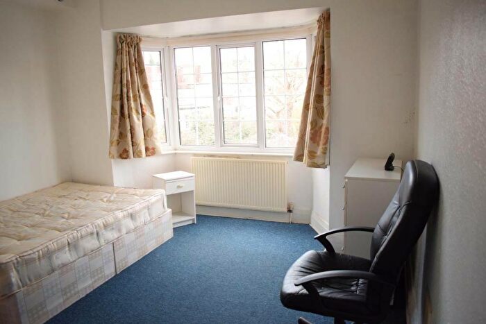 2 Bedroom Flat To Rent In Vivian Avenue, London, NW4