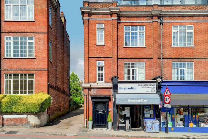 3 Bedroom Flat To Rent In Southwood Lane, Highgate, London, N6