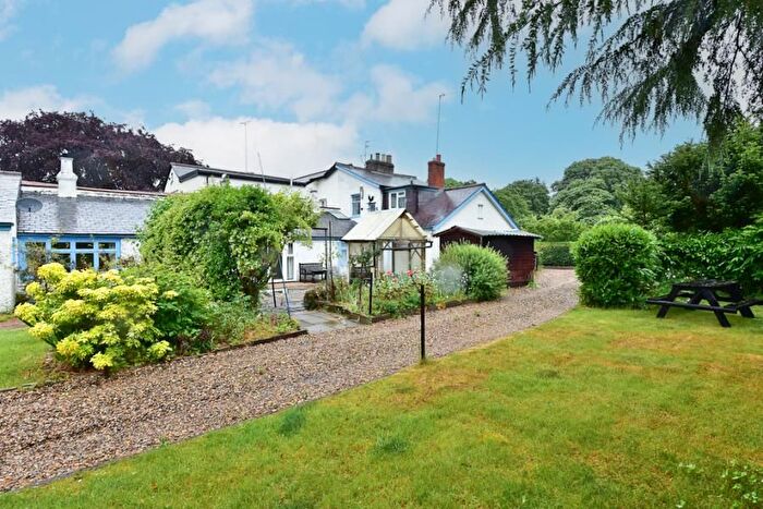 3 Bedroom Semi-Detached House To Rent In Nottingham Road, Heronsgate, WD3