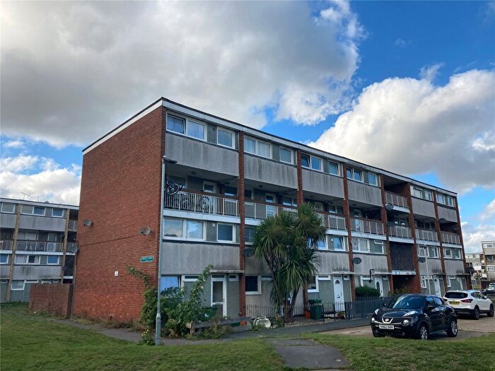 Bedroom Maisonette For Sale In Lincoln Road, Basildon, Essex, SS14 - Main Image