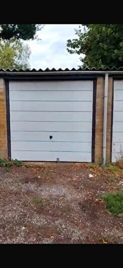Garage / Parking To Rent In Varna Close, Luton, Bedfordshire, LU3