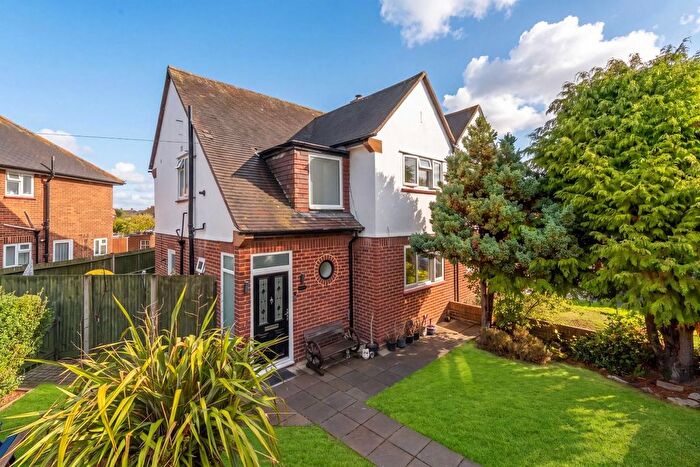 3 Bedroom Semi Detached House For Sale In Southville Crescent, Feltham, TW14