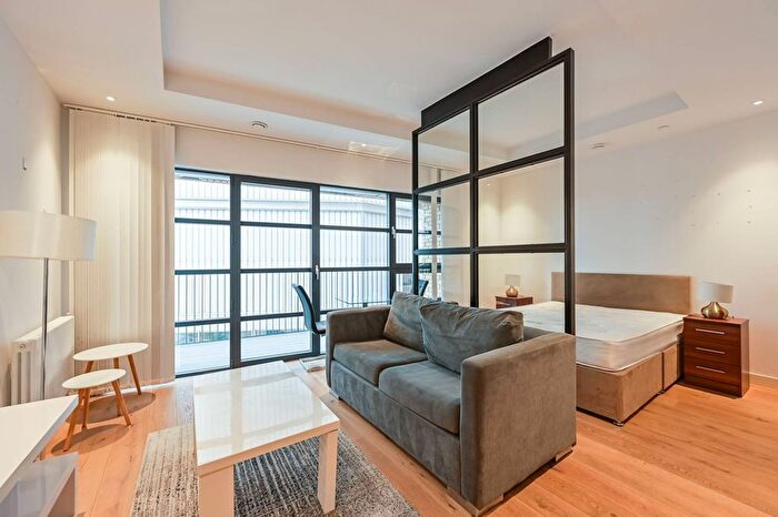 Studio To Rent In Astell House, Tower Hamlets, London, E14