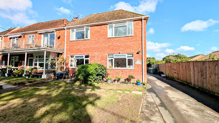 2 Bedroom Maisonette For Sale In Golf Lane, Whitehill, Hampshire, GU35