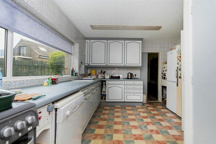 4 Bedroom Detached House For Sale In Pennine View, Kirkheaton, Huddersfield, HD5