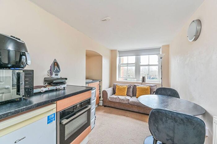 Studio To Rent In Shillington House, Battersea, London, SW11