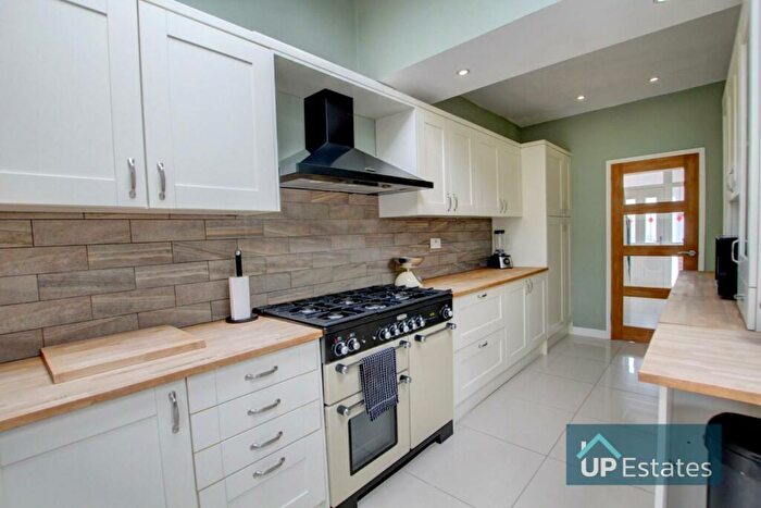 3 Bedroom End Of Terrace House For Sale In Binley Road, Binley, Coventry, CV3