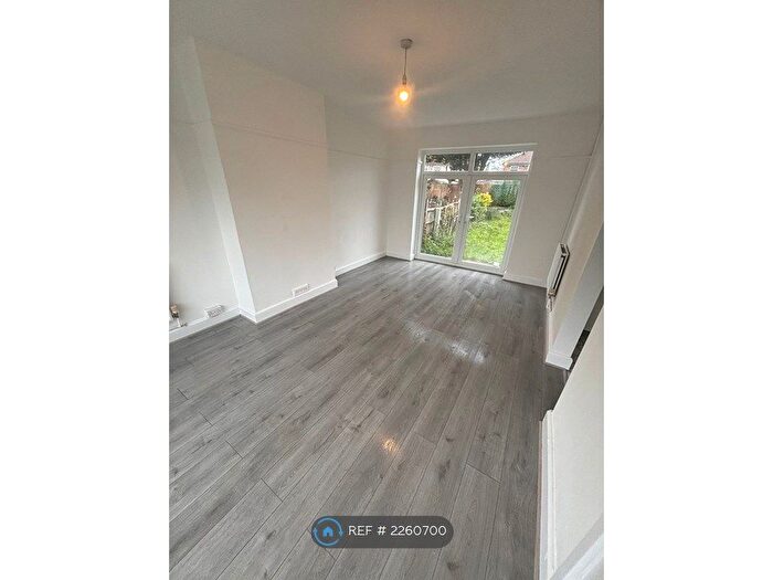 3 Bedroom Semi-Detached House To Rent In Armscot Close, Liverpool, L25