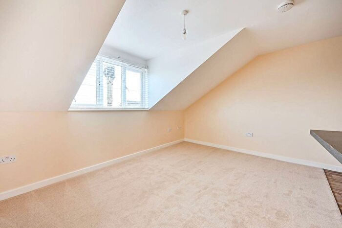 1 Bedroom Flat To Rent In Raywood Court, Stoughton, Guildford, GU2