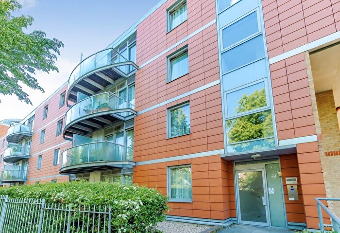 1 Bedroom Flat For Sale In Addiscombe Grove, Croydon, CR0