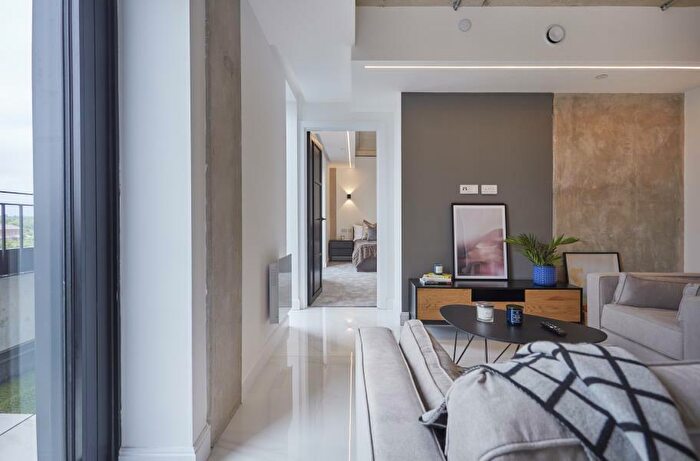 2 Bedroom Apartment To Rent In Apt . :: One Silk St, M4