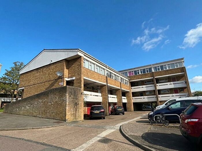 2 Bedroom Flat For Sale In Brockles Mead, Harlow, CM19