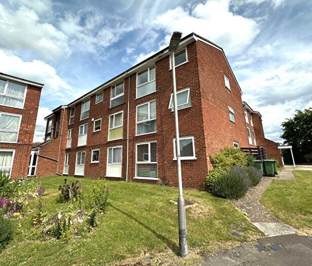 2 Bedroom Flat For Sale In Hardwicke Place, London Colney, St. Albans, AL2