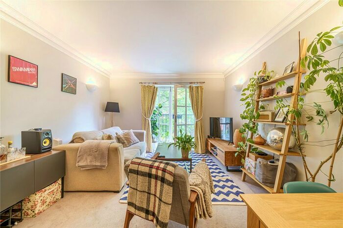 1 Bedroom Flat To Rent In Lordship Lane, East Dulwich, London, SE22