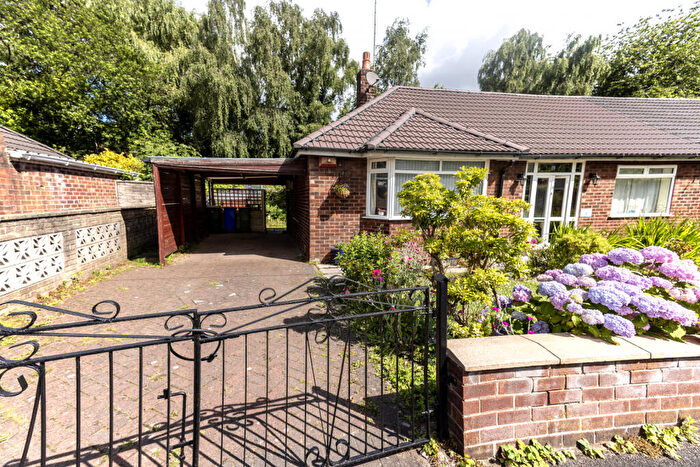 2 Bedroom Semi-Detached Bungalow For Sale In Heather Grove, Droylsden, M43