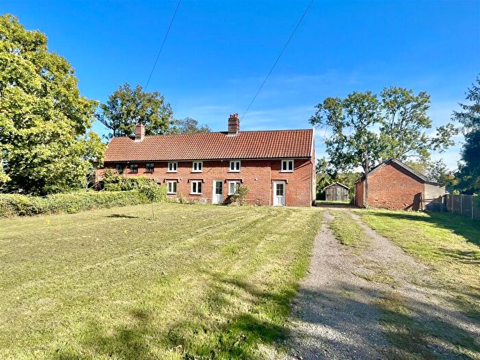3 Bedroom Semi-Detached House For Sale In Chickering Road, Hoxne, IP21