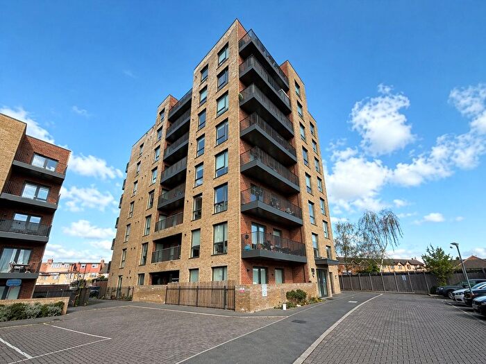 2 Bedroom Flat For Sale In Botany Court, Parva Grove, Perivale, UB6
