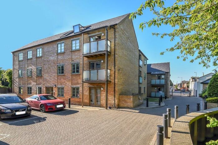 2 Bedroom Flat To Rent In Nightingale Road, Hitchin, SG5