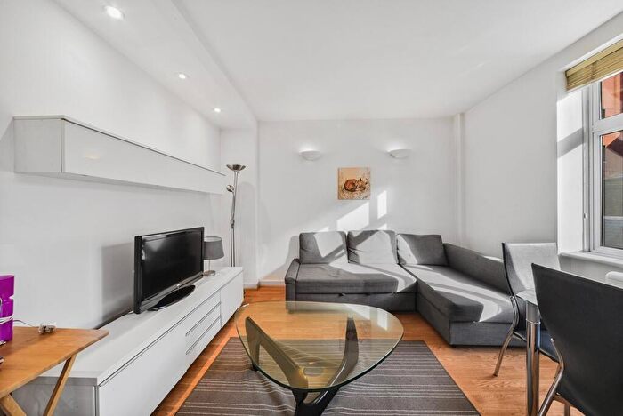 2 Bedroom Apartment To Rent In Clifford's Inn, London, EC4A