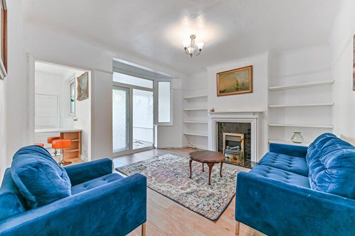 2 Bedroom Maisonette For Sale In Perth Close, Raynes Park, London, SW20