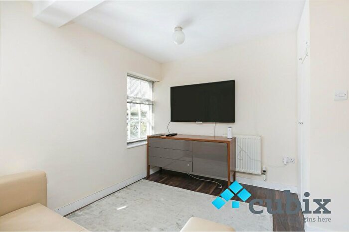 1 Bedroom Flat To Rent In Phoenix Road, London, NW1
