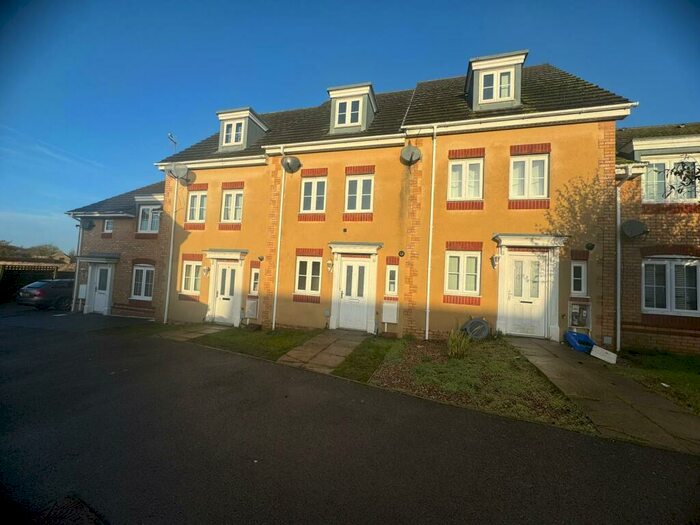 3 Bedroom End Of Terrace House To Rent In Ayr Close, Corby, NN18
