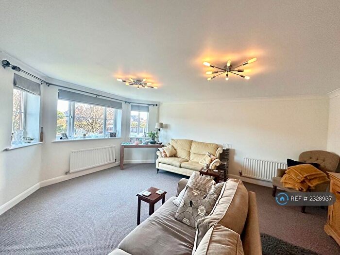 2 Bedroom Flat To Rent In Garden Mews, Harrogate, HG2