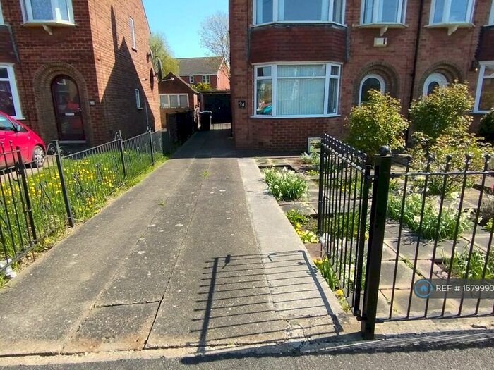 3 Bedroom Semi-Detached House To Rent In Auckland Avenue, Hull, HU6