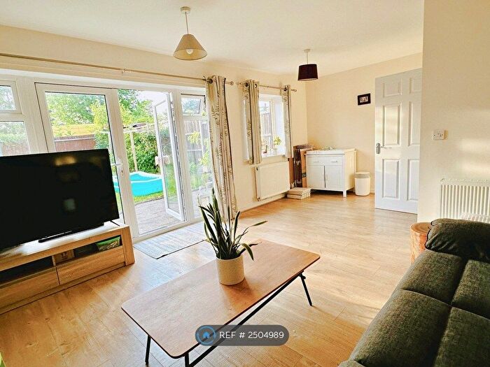 4 Bedroom Semi-Detached House To Rent In Barnacres Road, Hemel Hempstead, HP3