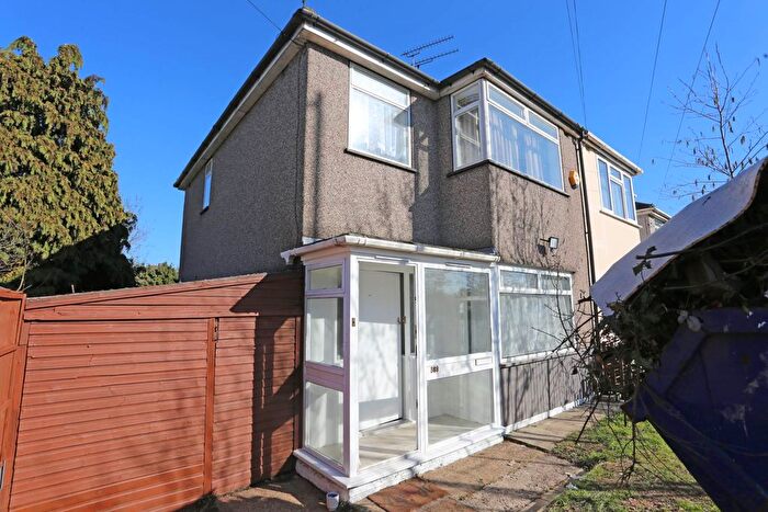 3 Bedroom Semi Detached House To Rent In Dagenham Road, Romford, RM7