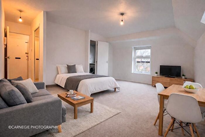 Flat To Rent In The Cloisters, Welwyn Garden City, Herts, AL8