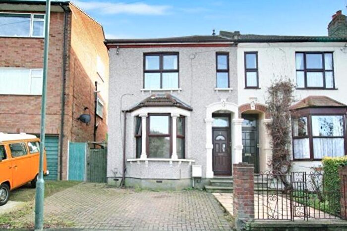 2 Bedroom Flat To Rent In Abbey Crescent, Belvedere, Kent, DA17