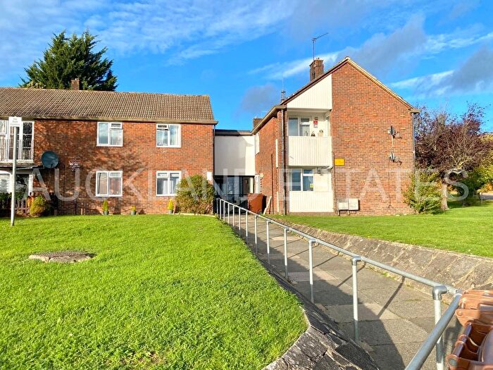 2 Bedroom Flat To Rent In Ashwood Road, Potters Bar, EN6