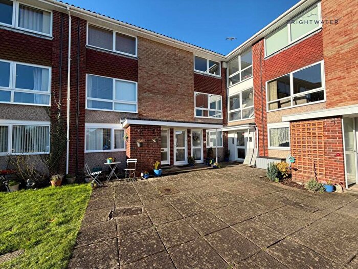 2 Bedroom Maisonette For Sale In Montagu Road, Highcliffe, BH23