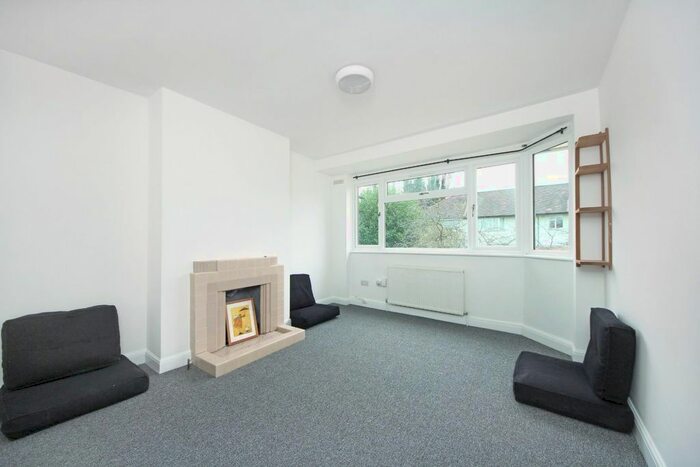 2 Bedroom Maisonette To Rent In Connell Crescent, London, W5
