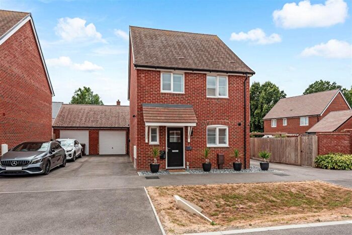 3 Bedroom Detached House For Sale In Dowling Way, Walberton, BN18