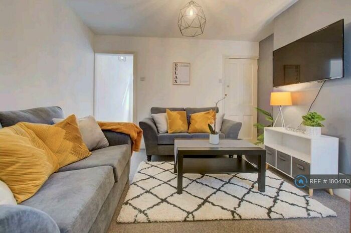 3 Bedroom Terraced House To Rent In York Road, Reading, RG1