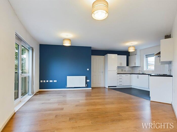 2 Bedroom Flat For Sale In Spectre Court, Hatfield, AL10