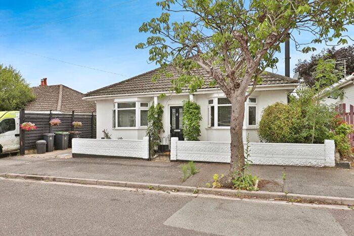 3 Bedroom Bungalow For Sale In Stroud Park Avenue, Christchurch, Dorset, BH23