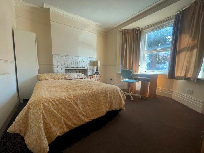 Studio To Rent In Park Road Double Room, Enfield, EN3