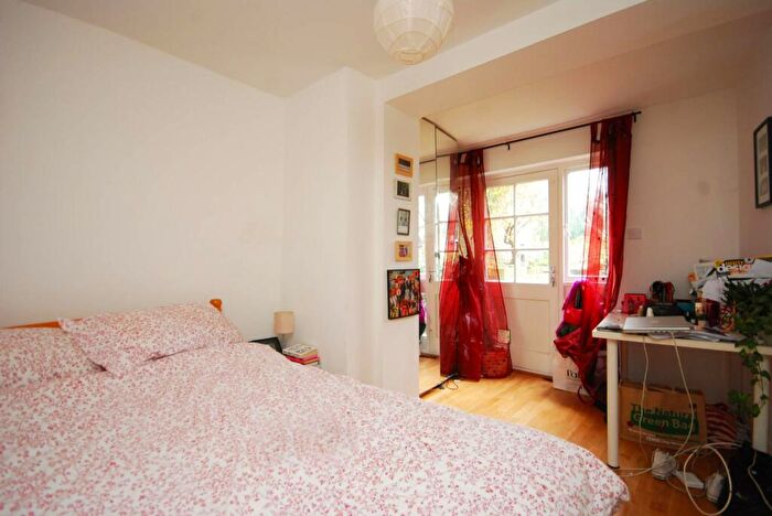 2 Bedroom Flat To Rent In St Peter's Street, Angel, London, N1