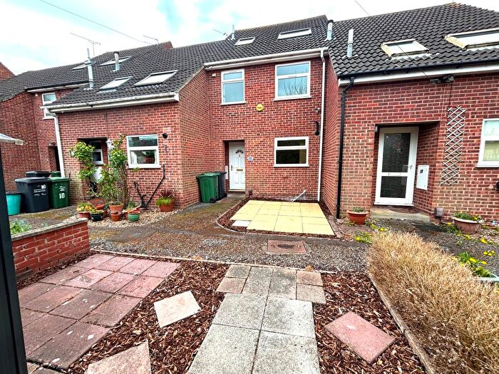 4 Bedroom Terraced House To Rent In St. Marys Close, Loughborough, LE11