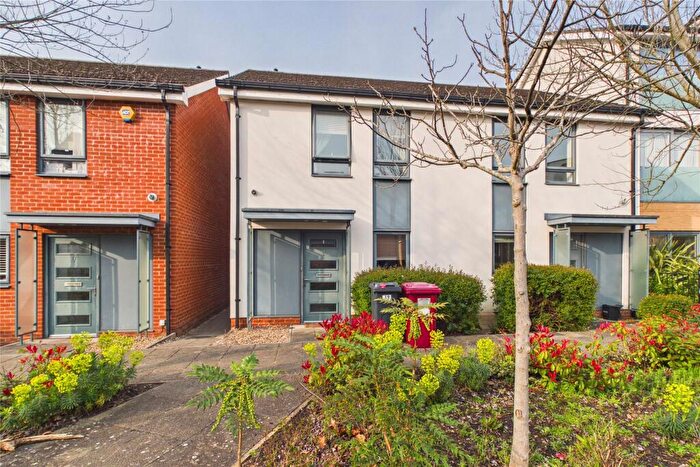 2 Bedroom Semi Detached House For Sale In Puffin Way, Reading, Berkshire, RG2