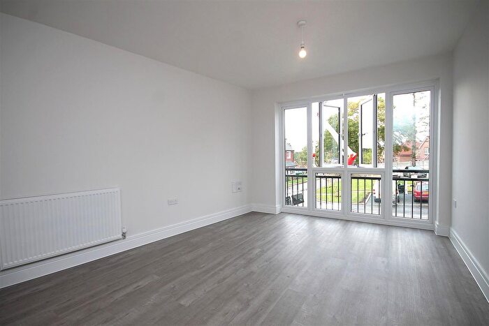 1 Bedroom Flat To Rent In Consort Drive, Leatherhead, KT22